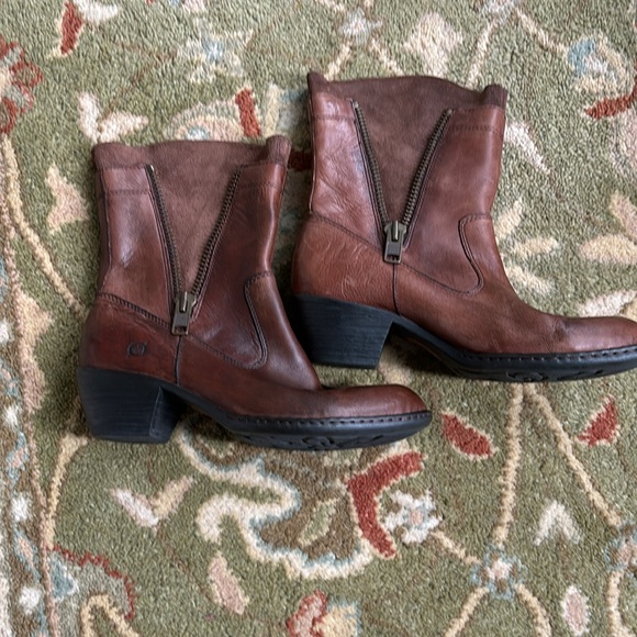 Born boots - like new - Picture 2 of 5